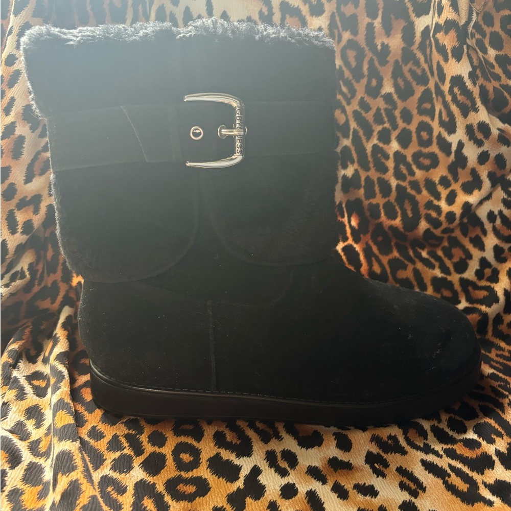 Guess snow boots
